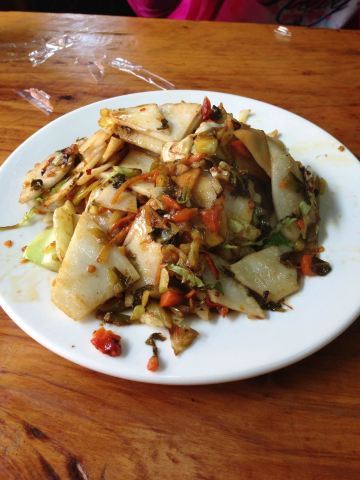酸菜炒饵块 忠义市场