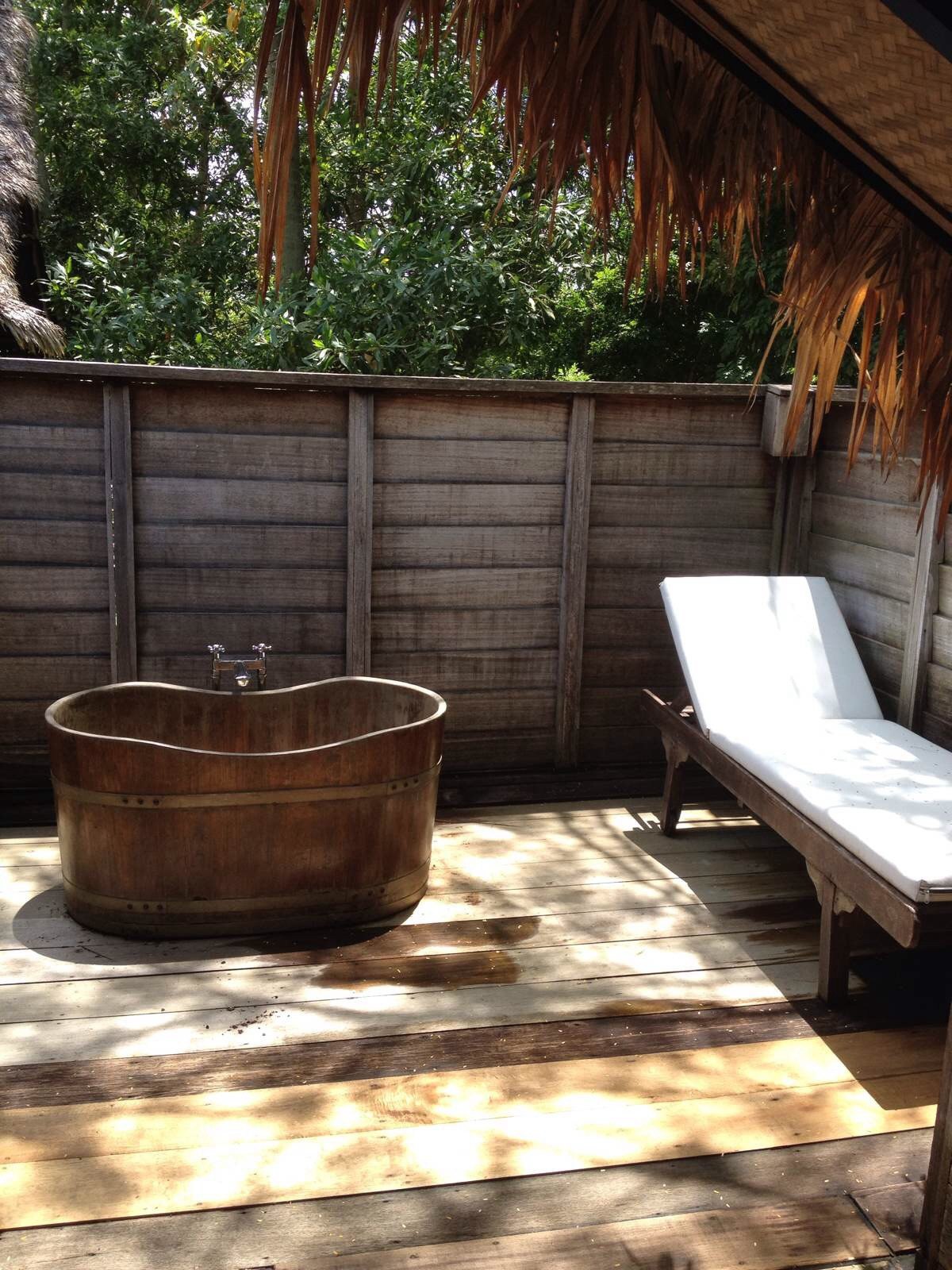 露天的浴缸