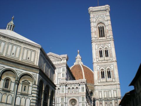 属于佛罗伦萨罗马式风格.