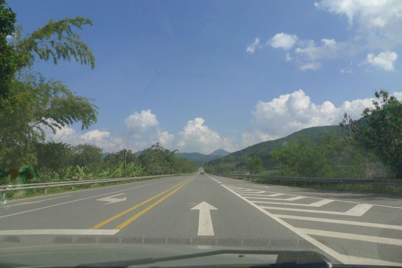 昆明——磨憨(约700公里)