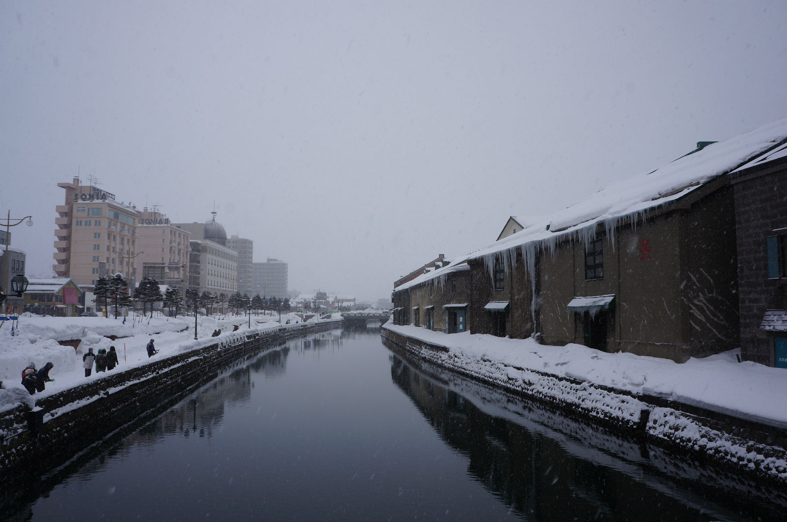 小樽運河.雪下的很大. 小樽