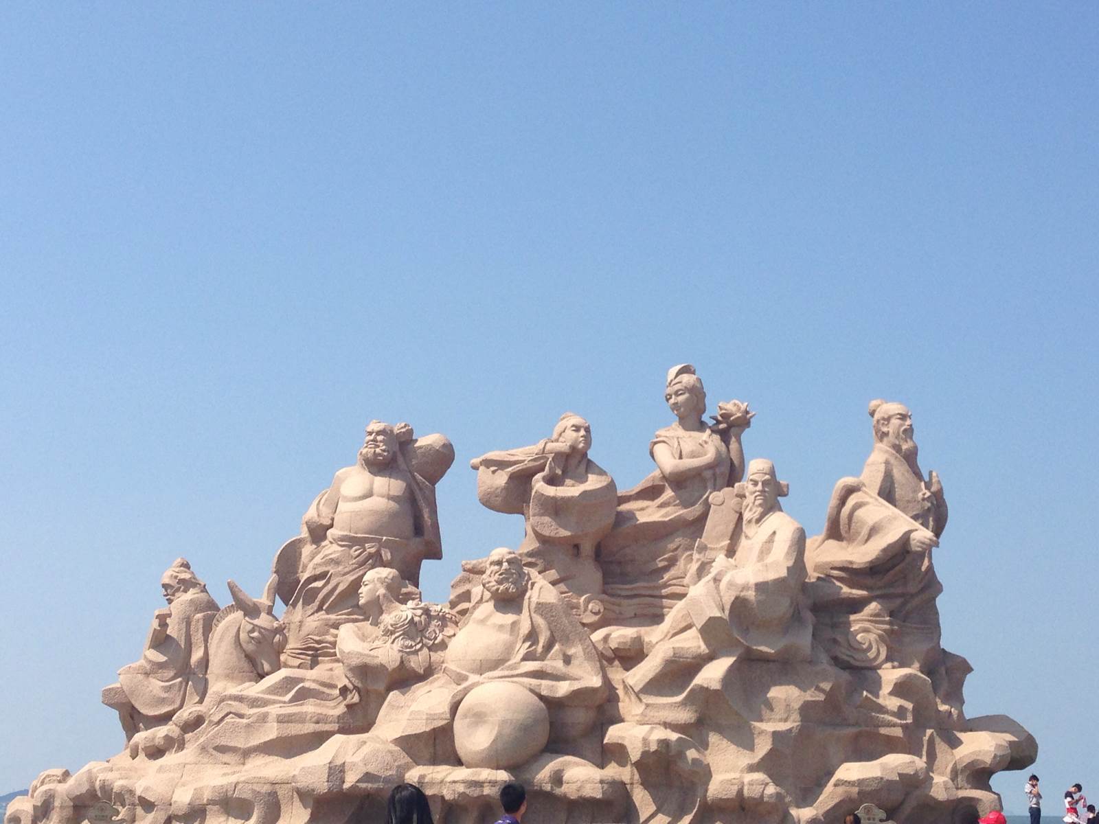 几千年以前 人类就开始追求长生不老 秦始皇还来蓬莱炼丹 想和八仙一