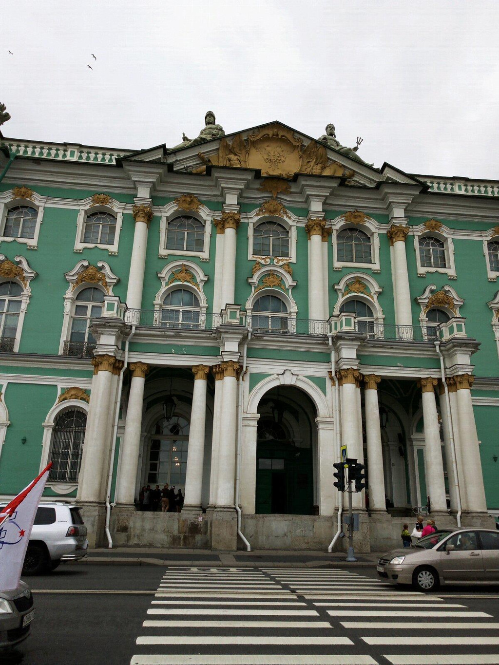 无法照到外表全貌,俄式的长方形建筑