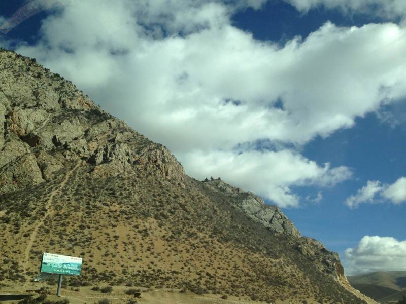 此山为叶拉山海拔4658米 左贡县