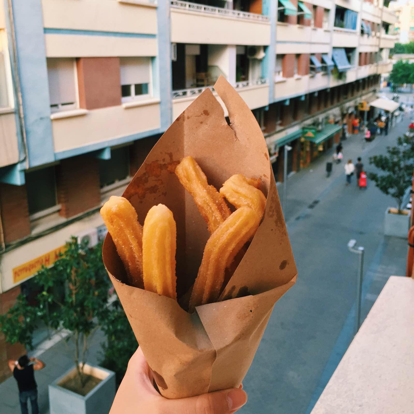 churro con chocolate 百吉果配热巧克力)第一口惊为天人的好吃!