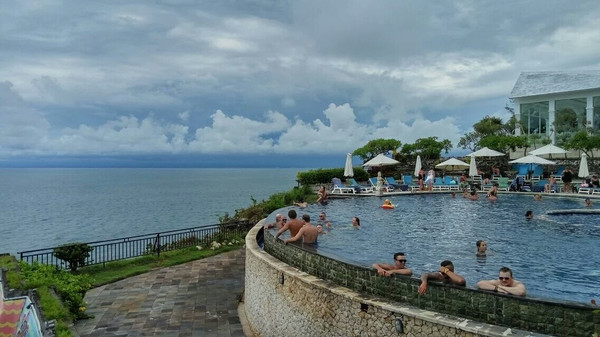 巴厘岛著名风景 CggYs1cYTLaAVI05AAKekyVdzP0374_R_600_10000_Q90.jpg