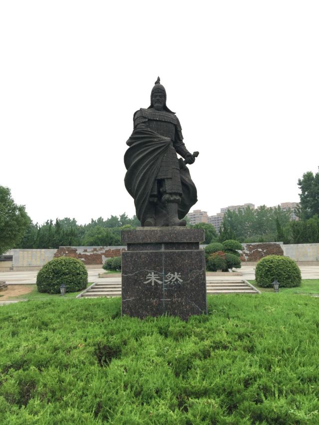 地图上的朱然主雕塑 朱然墓园