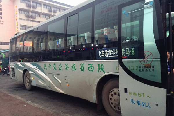 西安火车站东广场坐游5/306可到华清池,兵马俑,到华清池6元/人,兵马俑