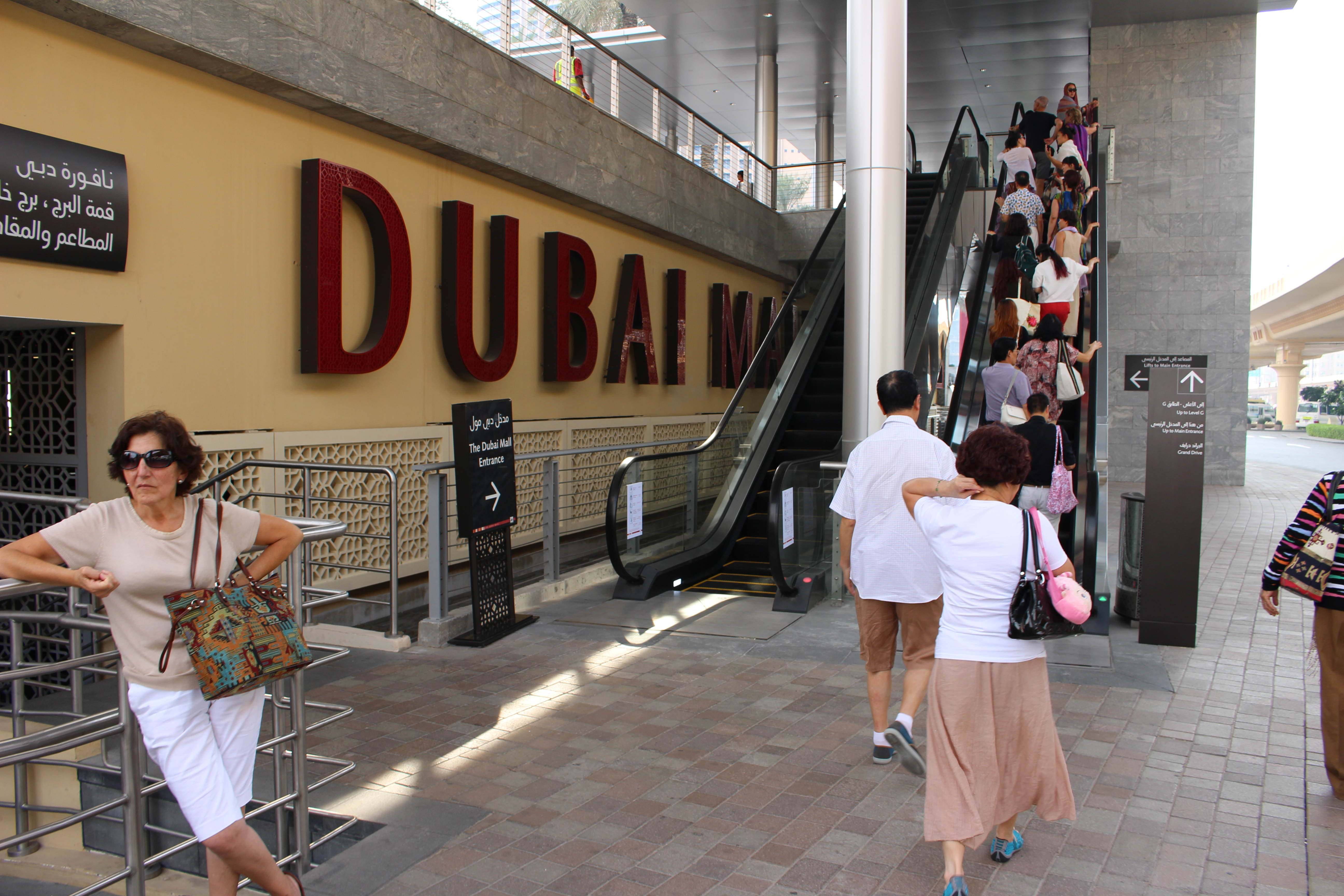 迪拜购物中心(dubai mall)声称将成为"世界上最大的零售商场"
