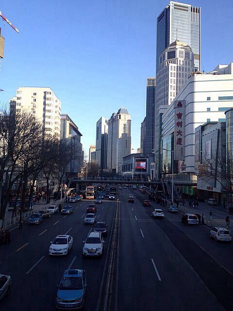 南京路街景.天津的路名大多以全国地名命名,很有意思.