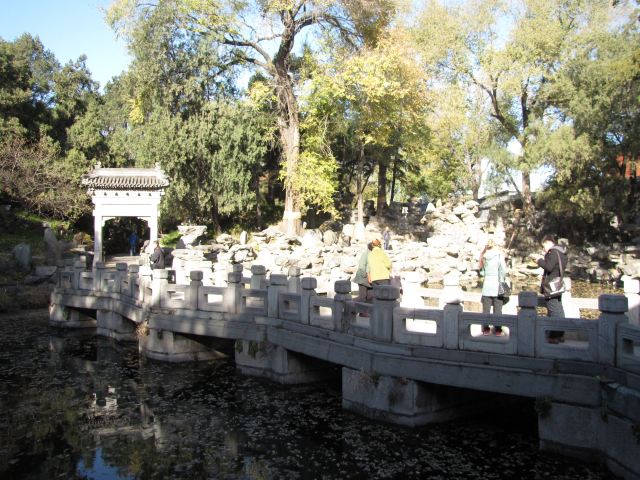 最後一個橋,就是白塔前永安寺前的橋了,北海公園永安橋已有800多年的