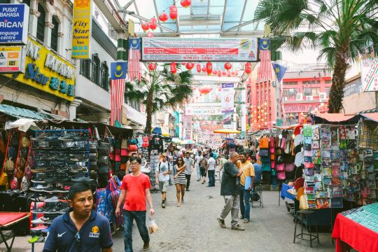 茨厂街是吉隆坡的唐人聚集之地,白天的唐人街没有什么出彩的地方