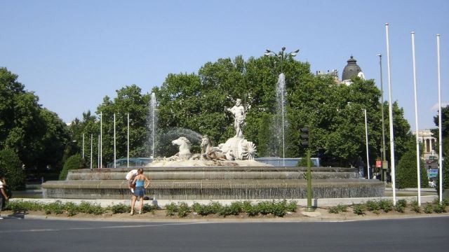 卡诺巴斯·卡斯蒂利奥广场 plaza de canovas del castillo