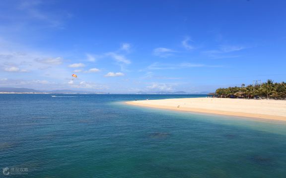 三亚旅游新风尚：海滨休闲与自然探险的完美结合