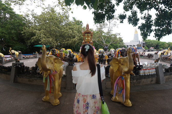泰国本地婚纱_泰国传统婚纱服饰图片