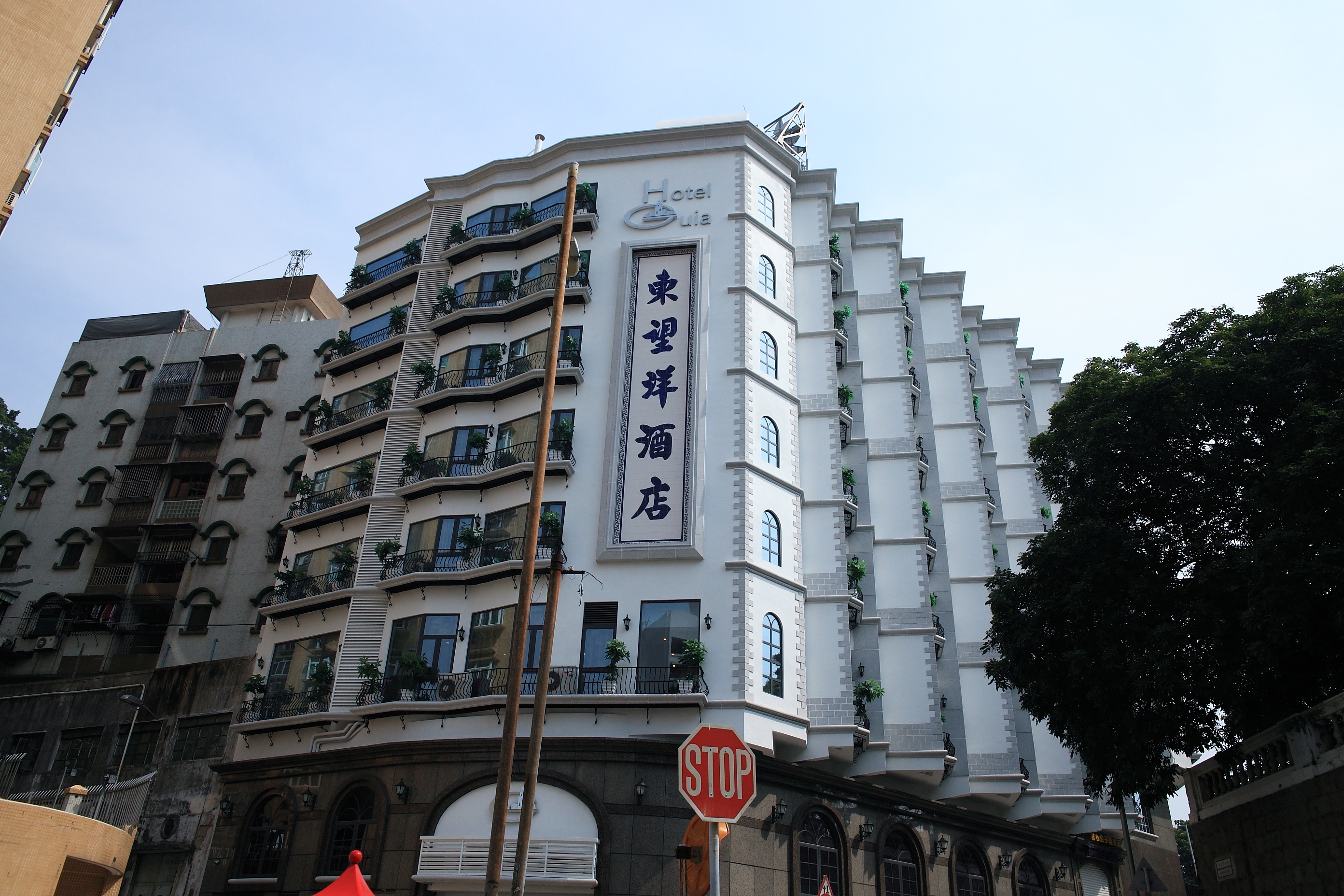 东望洋灯塔下的酒店,充满欧陆风格 澳门的建筑