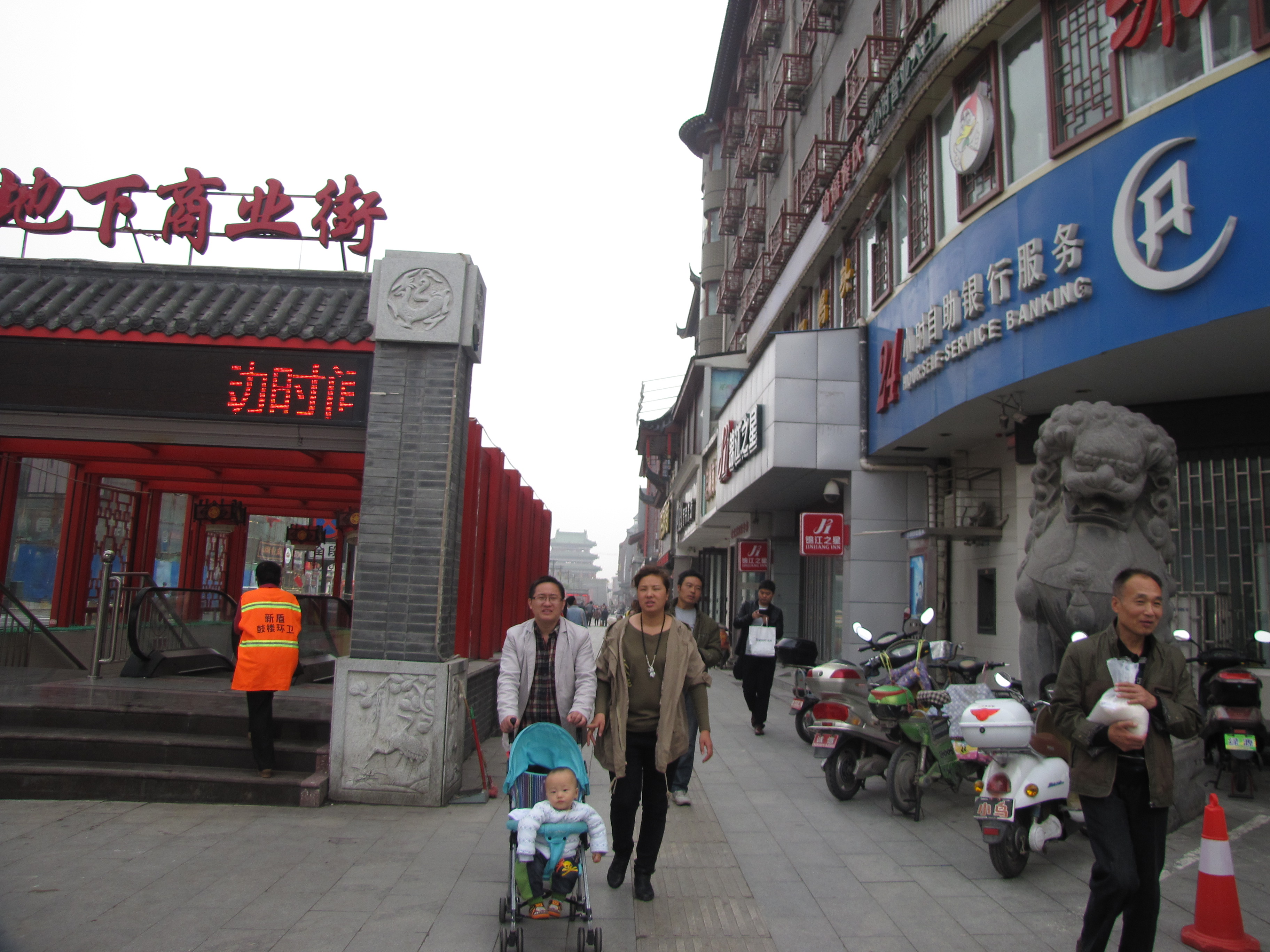 开封地下商业街很有气势