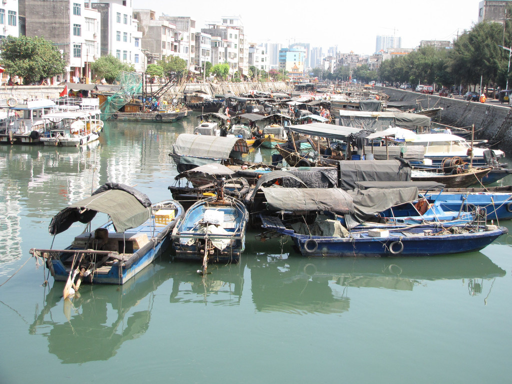 廣西北海市地角停泊的漁船