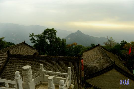 秋雨中的秦岭南五台