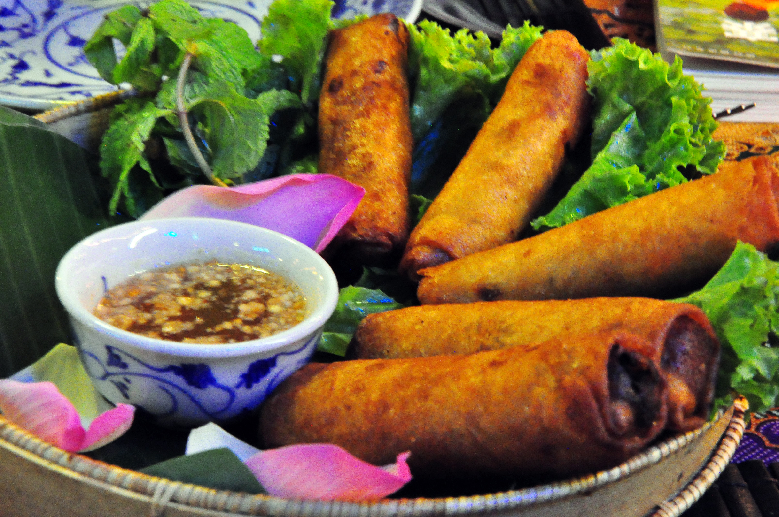 柬式春卷,跟中国的油炸春卷差不多 amok restaurant