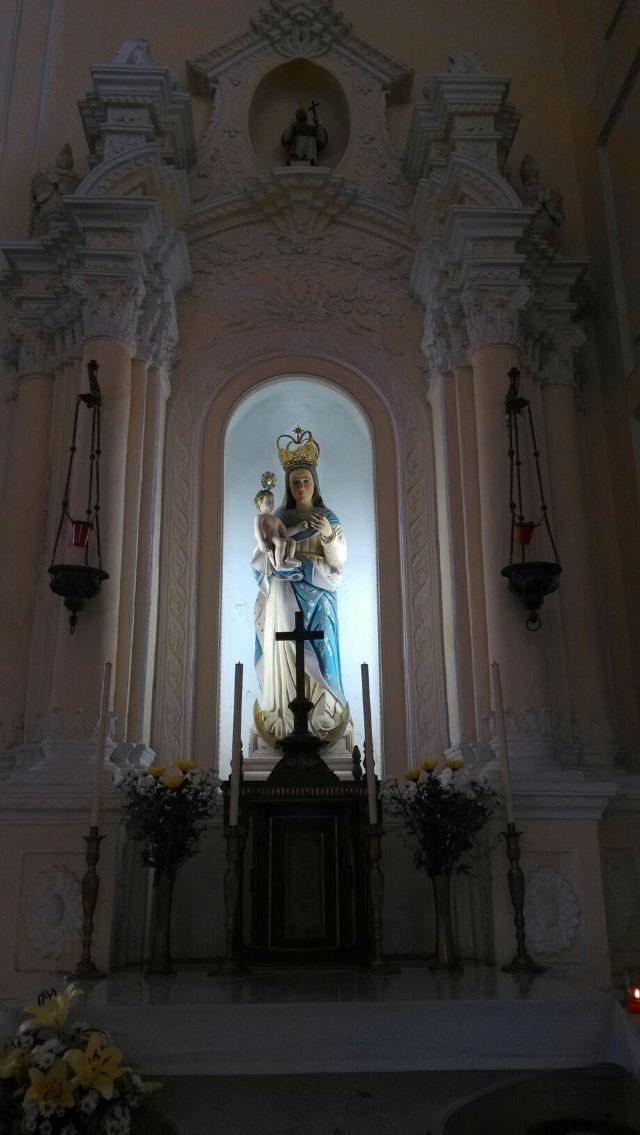 玫瑰堂内的圣母像
